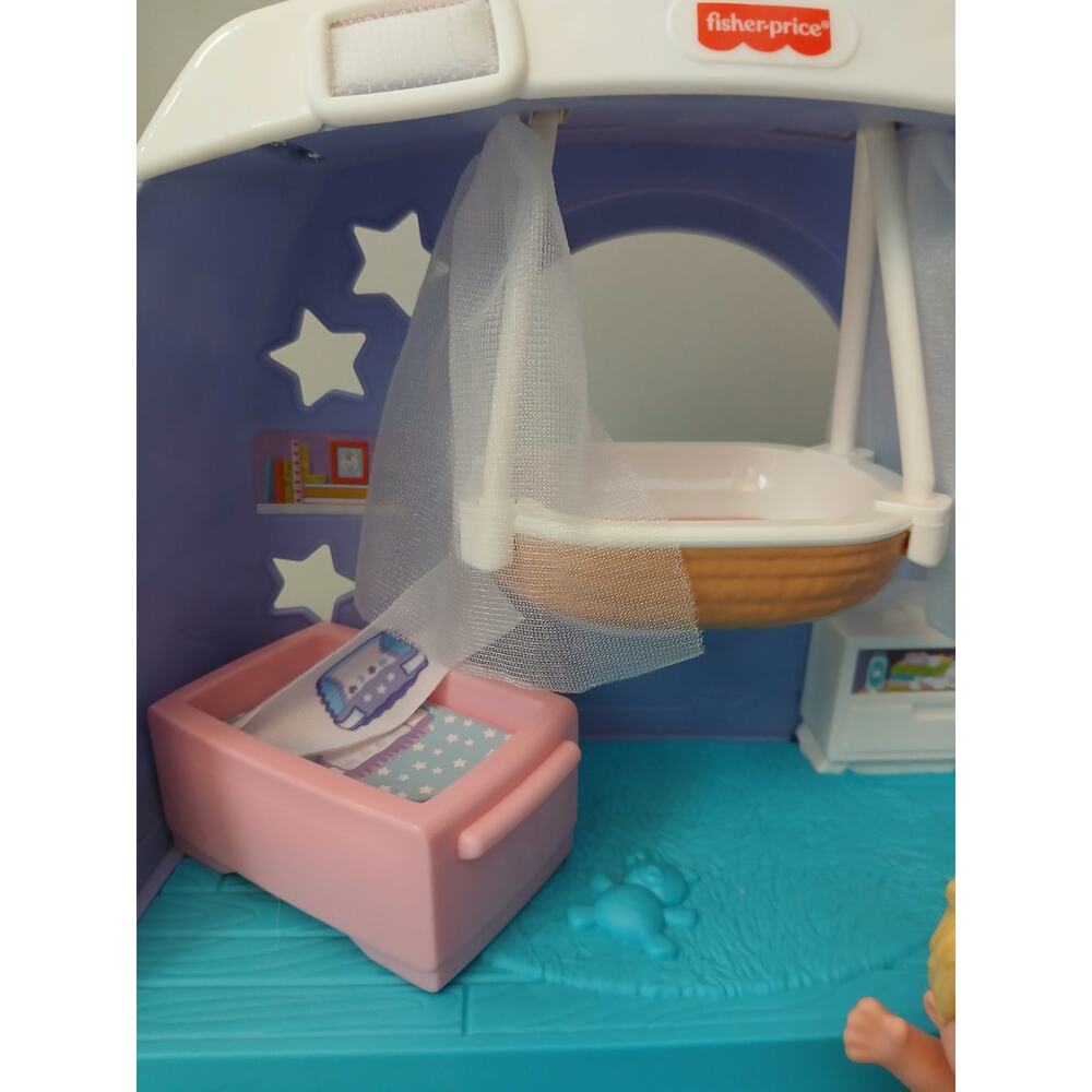 Fisher-Price Little People Cuddle & Play Nursery play set - Picture 4 of 9